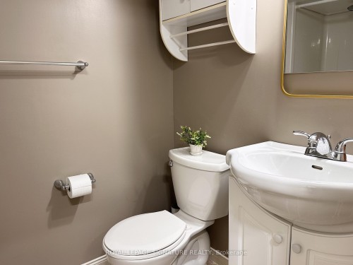 602 Gibney Crescent, Newmarket, ON - Indoor Photo Showing Bathroom