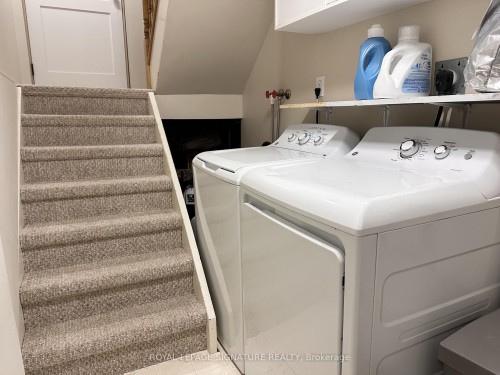602 Gibney Crescent, Newmarket, ON - Indoor Photo Showing Laundry Room