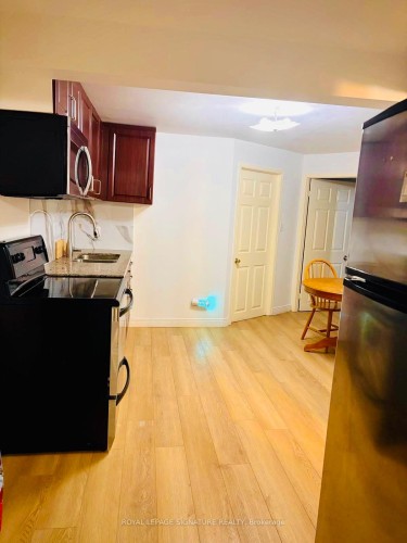 27 Dalbret Crescent, Toronto, ON - Indoor Photo Showing Kitchen