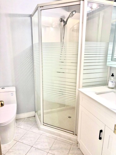 27 Dalbret Crescent, Toronto, ON - Indoor Photo Showing Bathroom