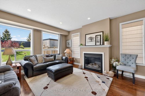 35 St. Paul'S Place, Orangeville, ON - Indoor Photo Showing Living Room With Fireplace