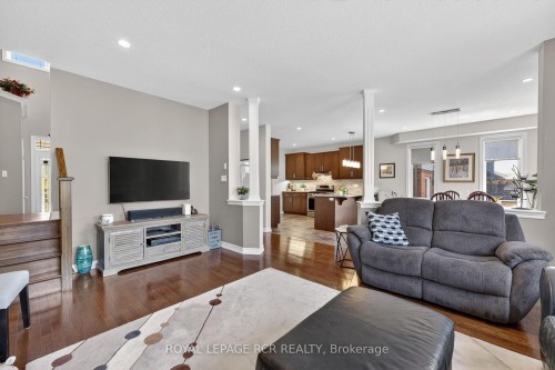 35 St. Paul'S Place, Orangeville, ON - Indoor Photo Showing Living Room