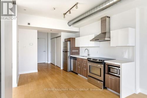 646 - 340 Mcleod Street, Ottawa, ON - Indoor Photo Showing Kitchen With Stainless Steel Kitchen With Upgraded Kitchen