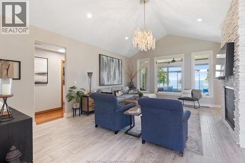 6576 Talbot Trail, Merlin, ON - Indoor Photo Showing Living Room