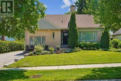 42 ROSEVIEW AVENUE Richmond Hill, ON L4C 1C7