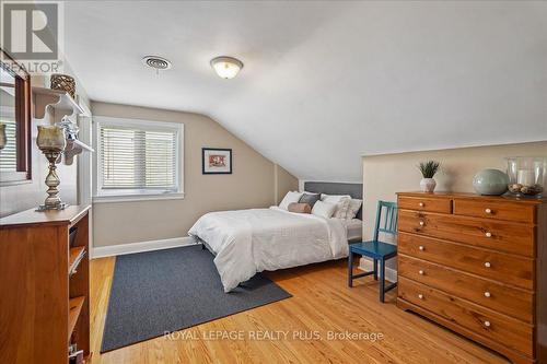 42 Roseview Avenue, Richmond Hill, ON - Indoor Photo Showing Bedroom