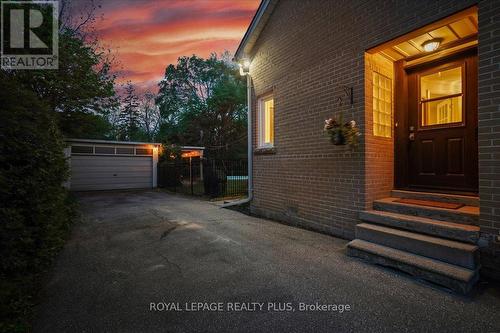 42 Roseview Avenue, Richmond Hill, ON - Outdoor