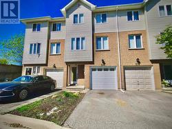 380 RIDDELL COURT Newmarket, ON L3Y 8M8