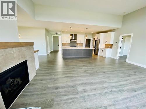 5402 Kestrel Lane, Kelowna, BC - Indoor Photo Showing Living Room With Fireplace