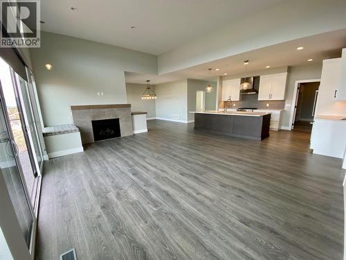 5402 Kestrel Lane, Kelowna, BC - Indoor Photo Showing Living Room With Fireplace