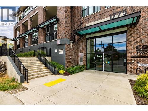 Contemporary architecture in the sought-after Central Green 2 community. - 1775 Chapman Place Unit# 101, Kelowna, BC - Outdoor