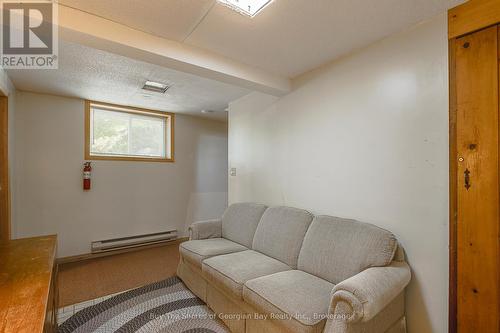 8 Nassau Court, Tiny, ON - Indoor