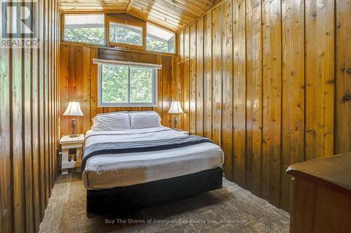 8 Nassau Court, Tiny, ON - Indoor Photo Showing Bedroom