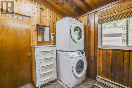 8 Nassau Court, Tiny, ON - Indoor Photo Showing Laundry Room