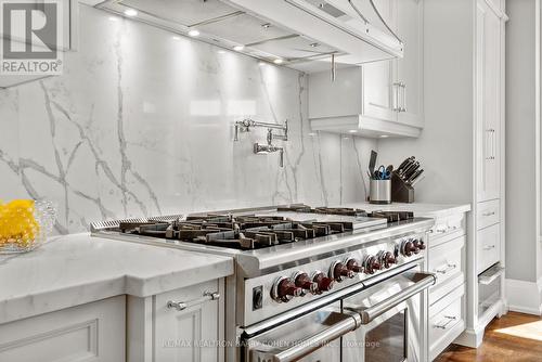 143 Highland Crescent, Toronto, ON - Indoor Photo Showing Kitchen With Upgraded Kitchen