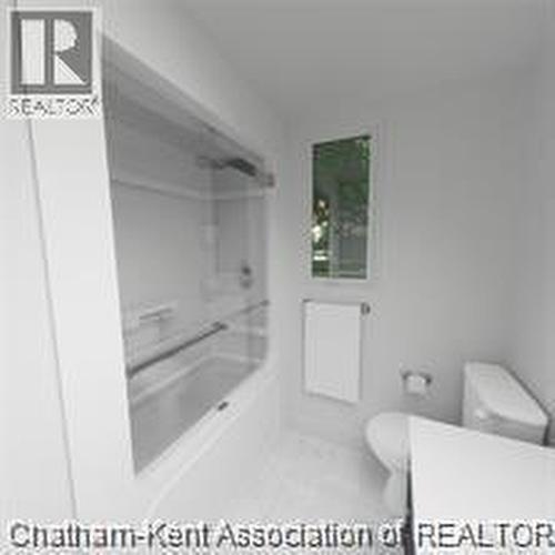 4 Henson Street, Dresden, ON - Indoor Photo Showing Bathroom