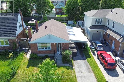 18 BERGEN ROAD  Toronto, ON M1P 1R9
