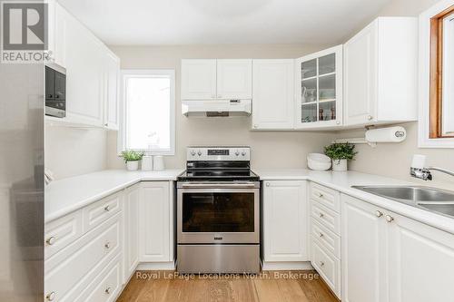 40 Fairway Crescent, Wasaga Beach, ON - Indoor Photo Showing Kitchen With Double Sink