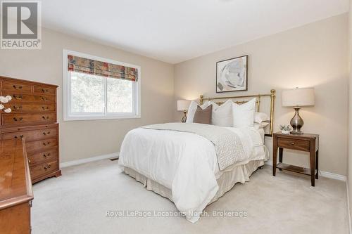 40 Fairway Crescent, Wasaga Beach, ON - Indoor Photo Showing Bedroom