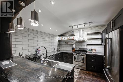 83 Oxford Street, Woodstock (Woodstock - North), ON - Indoor Photo Showing Kitchen With Double Sink With Upgraded Kitchen