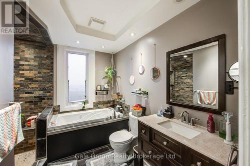 83 Oxford Street, Woodstock (Woodstock - North), ON - Indoor Photo Showing Bathroom