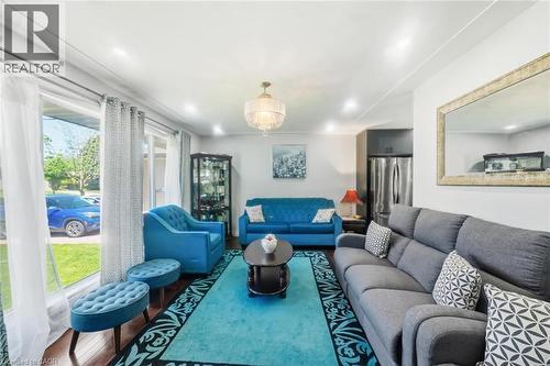 158 Plymouth Road, Kitchener, ON - Indoor Photo Showing Living Room