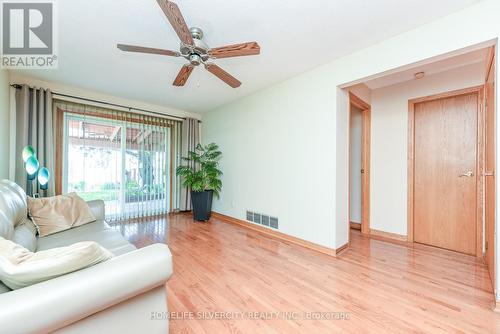 7378 Bybrook Drive, Mississauga, ON - Indoor Photo Showing Living Room