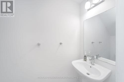 4 - 624 Rexdale Boulevard, Toronto, ON - Indoor Photo Showing Bathroom