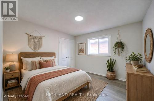 4777 Crystal Rose Drive, Mississauga, ON - Indoor Photo Showing Bedroom