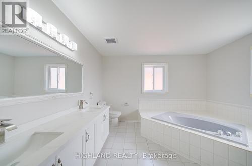 4777 Crystal Rose Drive, Mississauga, ON - Indoor Photo Showing Bathroom