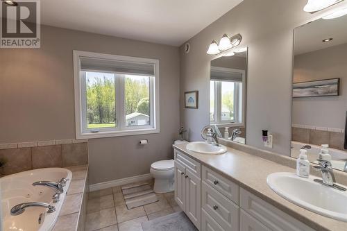 53 Laura St, Sault Ste. Marie, ON - Indoor Photo Showing Bathroom