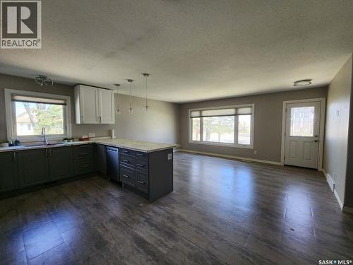891 2Nd Street E, Shaunavon, SK - Indoor Photo Showing Other Room