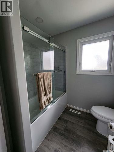 891 2Nd Street E, Shaunavon, SK - Indoor Photo Showing Bathroom