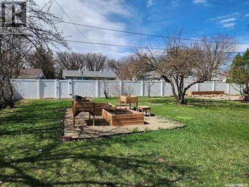 891 2Nd Street E, Shaunavon, SK - Outdoor With Backyard