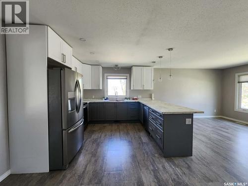 891 2Nd Street E, Shaunavon, SK - Indoor Photo Showing Kitchen With Double Sink