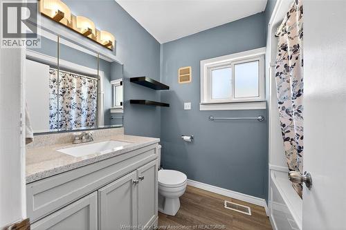 653 Labute, Tecumseh, ON - Indoor Photo Showing Bathroom