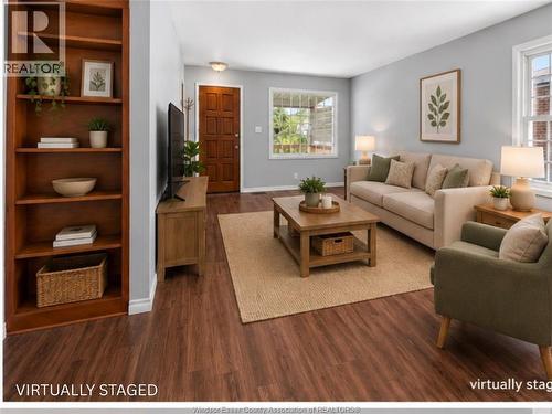 653 Labute, Tecumseh, ON - Indoor Photo Showing Living Room