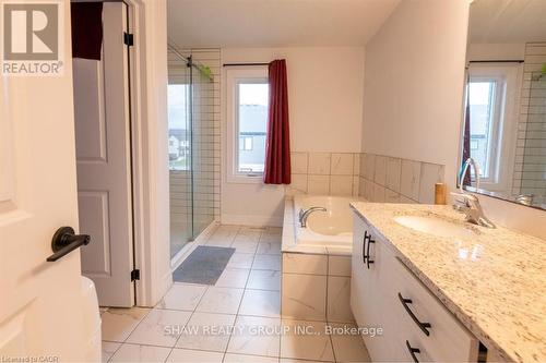 19 - 32 Faith Street, Cambridge, ON - Indoor Photo Showing Bathroom