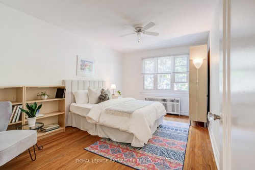 123 South Kingsway N/A, Toronto, ON - Indoor Photo Showing Bedroom