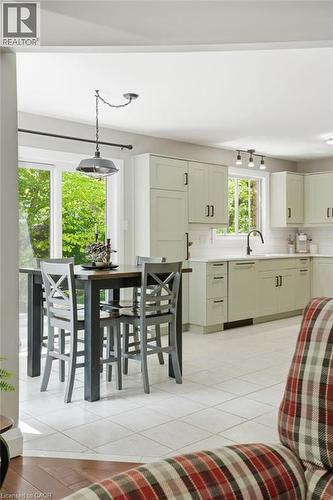 1300 Silvan Forest Drive, Burlington, ON - Indoor