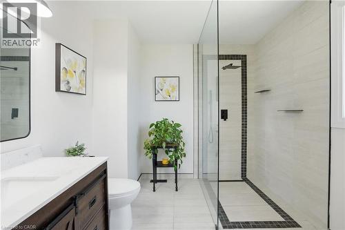 1300 Silvan Forest Drive, Burlington, ON - Indoor Photo Showing Bathroom