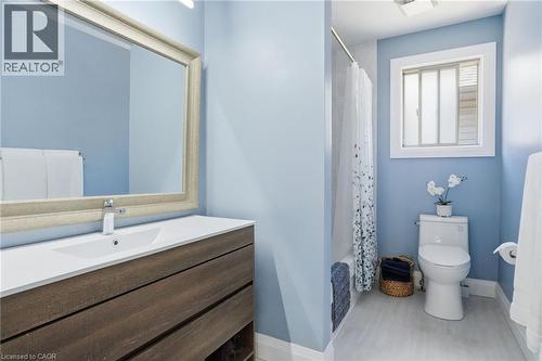 1300 Silvan Forest Drive, Burlington, ON - Indoor Photo Showing Bathroom