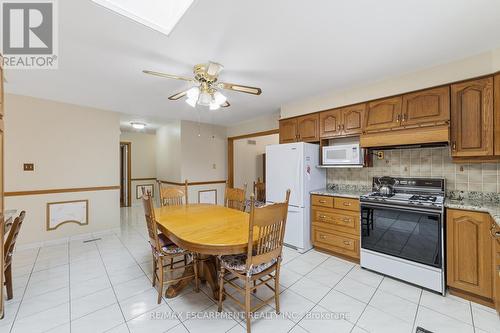 546 Dicenzo Drive, Hamilton, ON - Indoor Photo Showing Kitchen