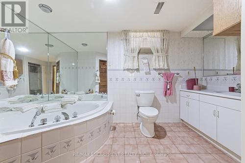 546 Dicenzo Drive, Hamilton, ON - Indoor Photo Showing Bathroom