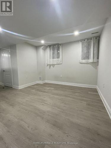 9 HUMBERSTONE CRESCENT , Brampton, Ontario L7A 4C3 5