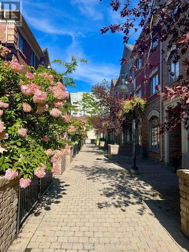 56 - 8 BRIGHTON PLACE  Vaughan, ON L4J 0E3