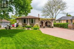 233 SAND ROAD East Gwillimbury, ON L9N 1K1
