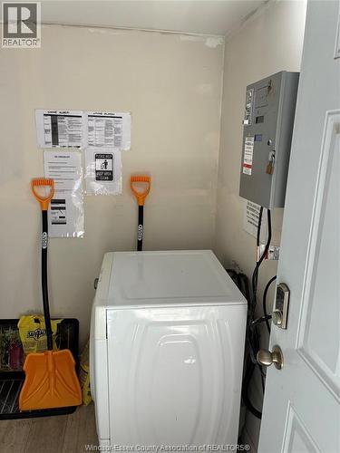 464 Janette Unit# 1, Windsor, ON - Indoor Photo Showing Laundry Room