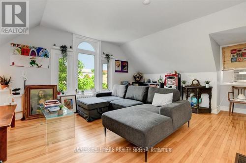 120 Strathcona Avenue, Ottawa, ON - Indoor Photo Showing Living Room