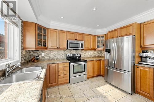 1026 Holdsworth Crescent, Milton, ON - Indoor Photo Showing Kitchen With Stainless Steel Kitchen With Double Sink